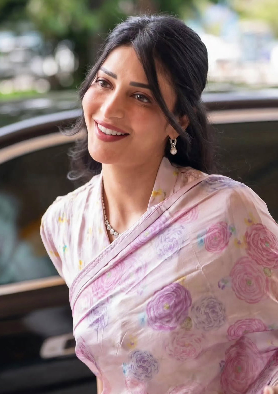 Shruti Haasan in Soft Caress Pink Saree