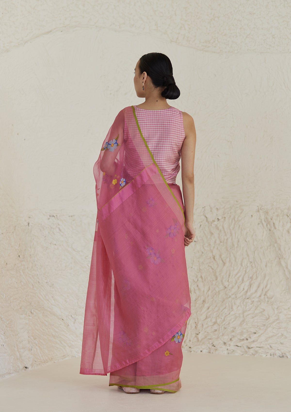 Handloom organza mulberry silk jamdani saree in carnation pink, from Surmaye. Intricate all-over floral motifs. Paired with designer blouse with pink gingham checks.