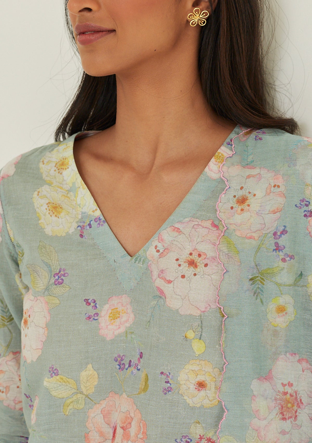 Sage-green Kurta Set for women, from Surmaye. Made in handwoven khadi with a hand-drawn floral print, and a decorative running stitch accent.
