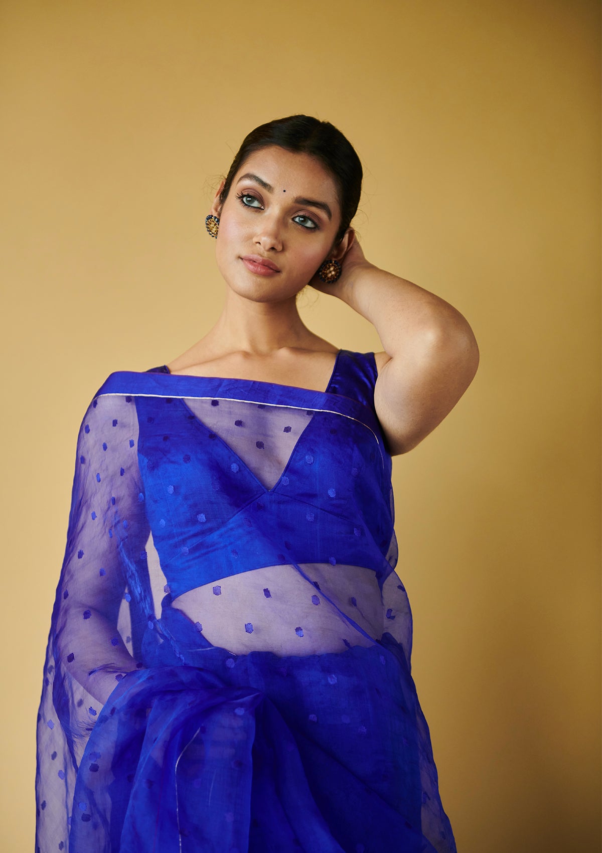 Blue handloom silk organza jamdani saree, from Surmaye. Adorned with all-over jamdani weave dots.