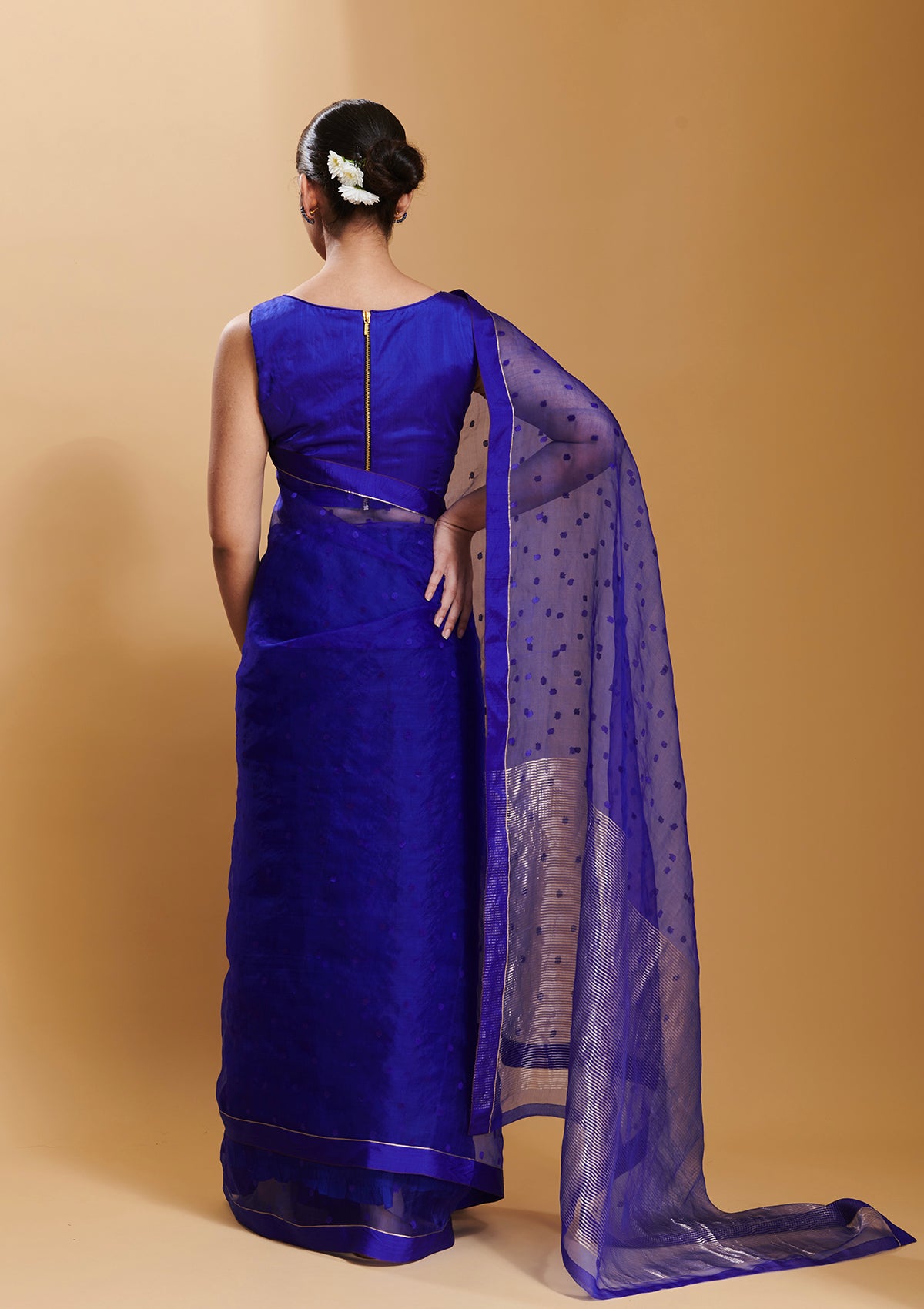 Blue handloom silk organza jamdani saree, from Surmaye. Adorned with all-over jamdani weave dots.