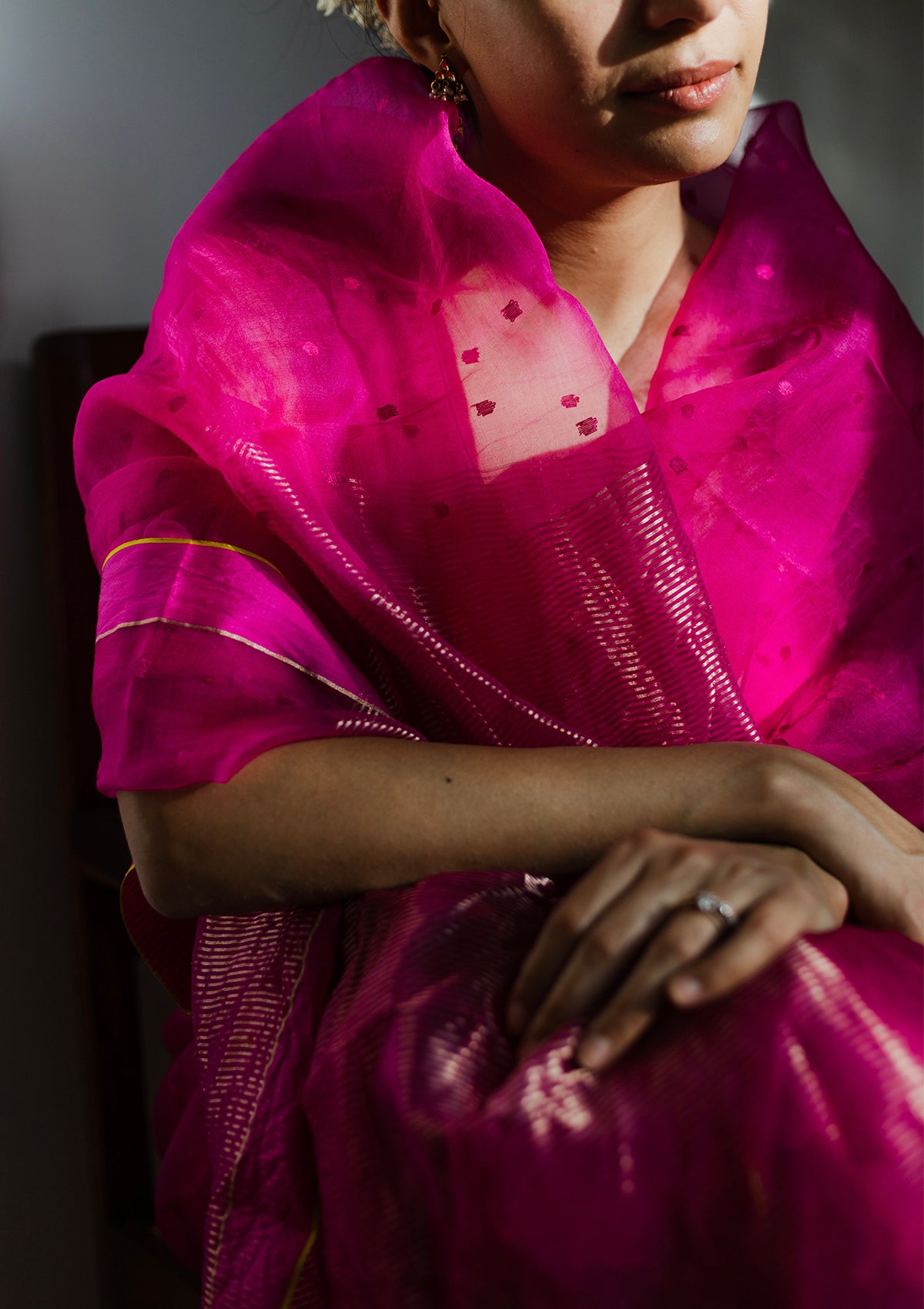 Jia Singh in a pink handloom silk organza jamdani saree, from Surmaye. Adorned with all-over jamdani weave dots.
