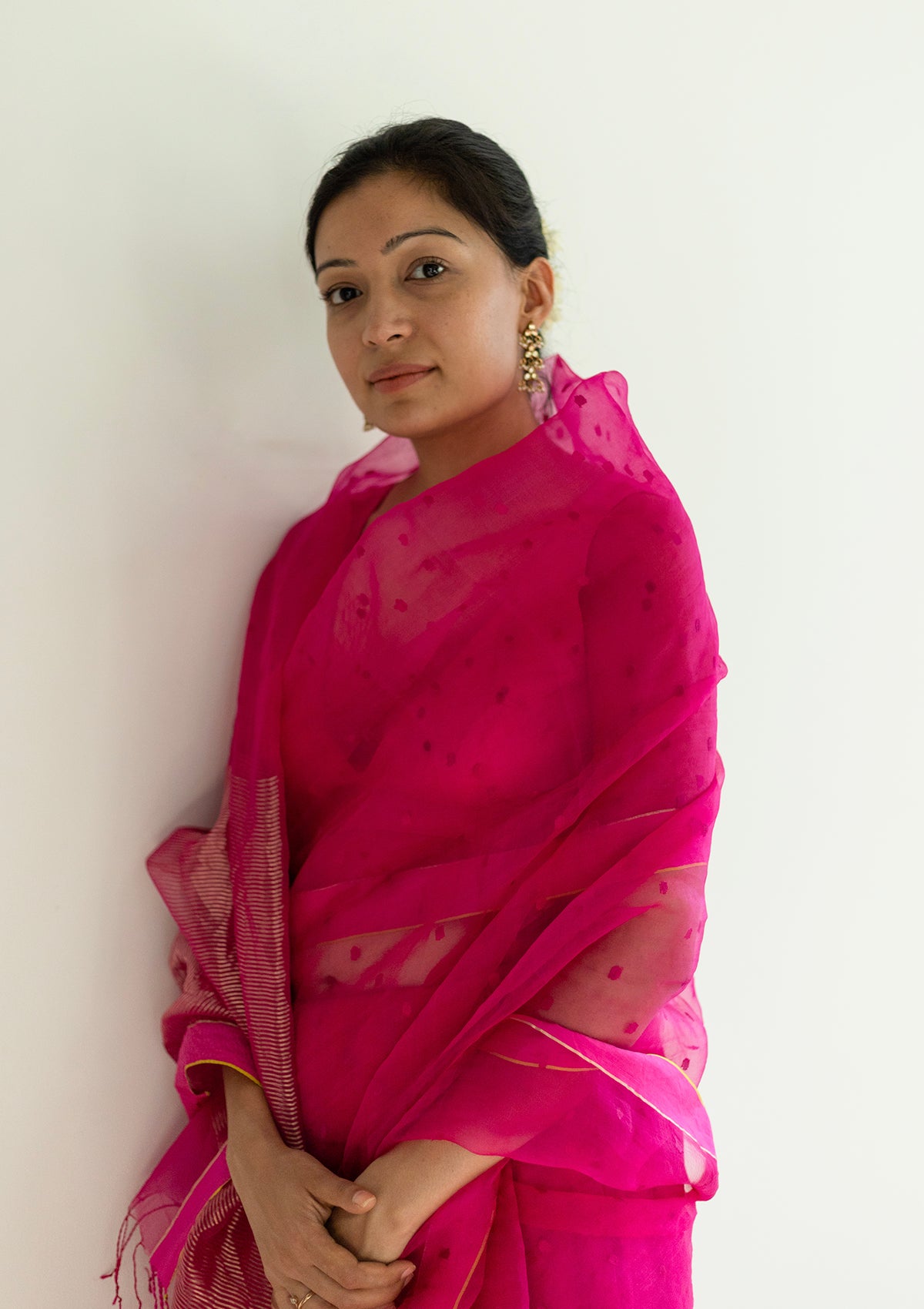 Jia Singh in a pink handloom silk organza jamdani saree, from Surmaye. Adorned with all-over jamdani weave dots.