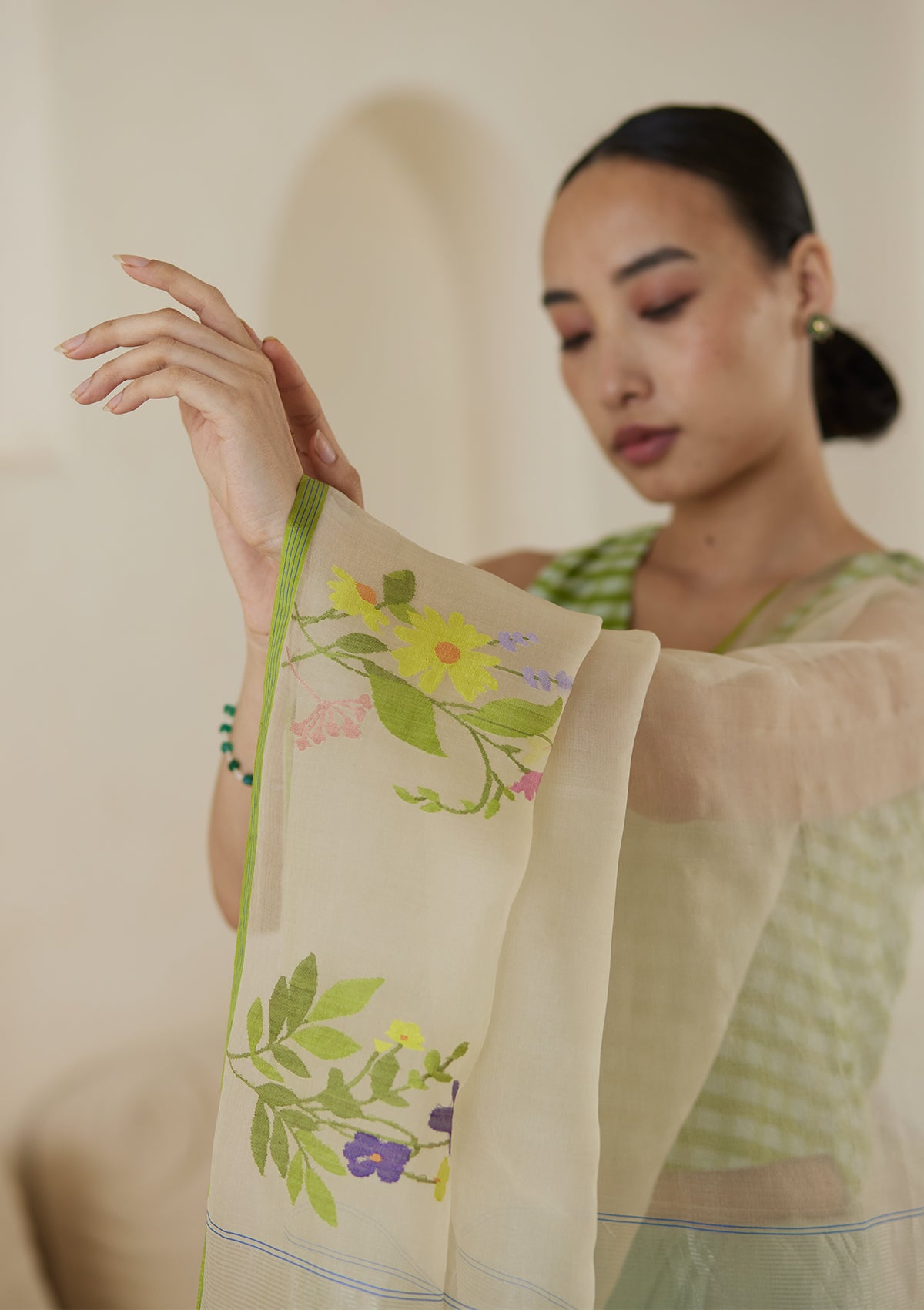 Handloom organza mulberry silk jamdani saree in seafoam and beige, from Surmaye. Close-up of intricate floral motifs