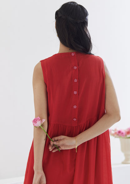 Red silk dress from Surmaye, in handwoven silk modal. Handmade tatted flower buttons on the back yoke.