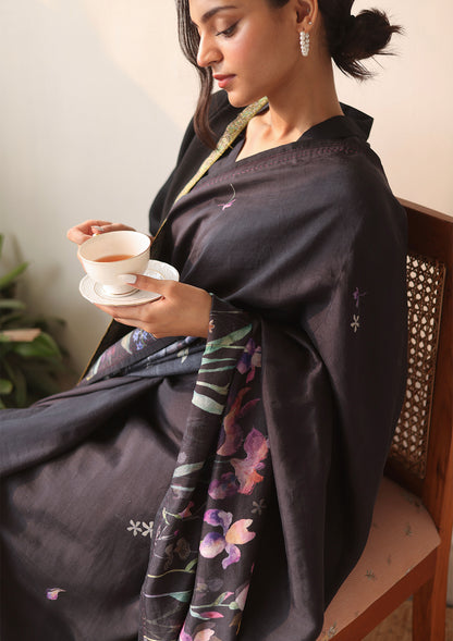 Handloom organza mulberry silk saree in black, from Surmaye. Intricate, hand-drawn, iris flower border print. Paired with black collar blouse.