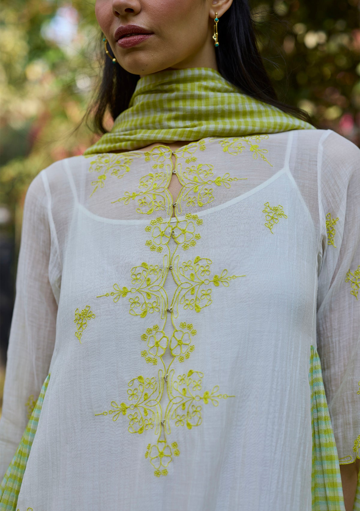 Thread &amp; Bloom Ivory Embroidered Kurta Set