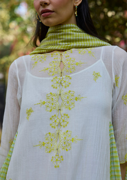 Thread &amp; Bloom Ivory Embroidered Kurta Set