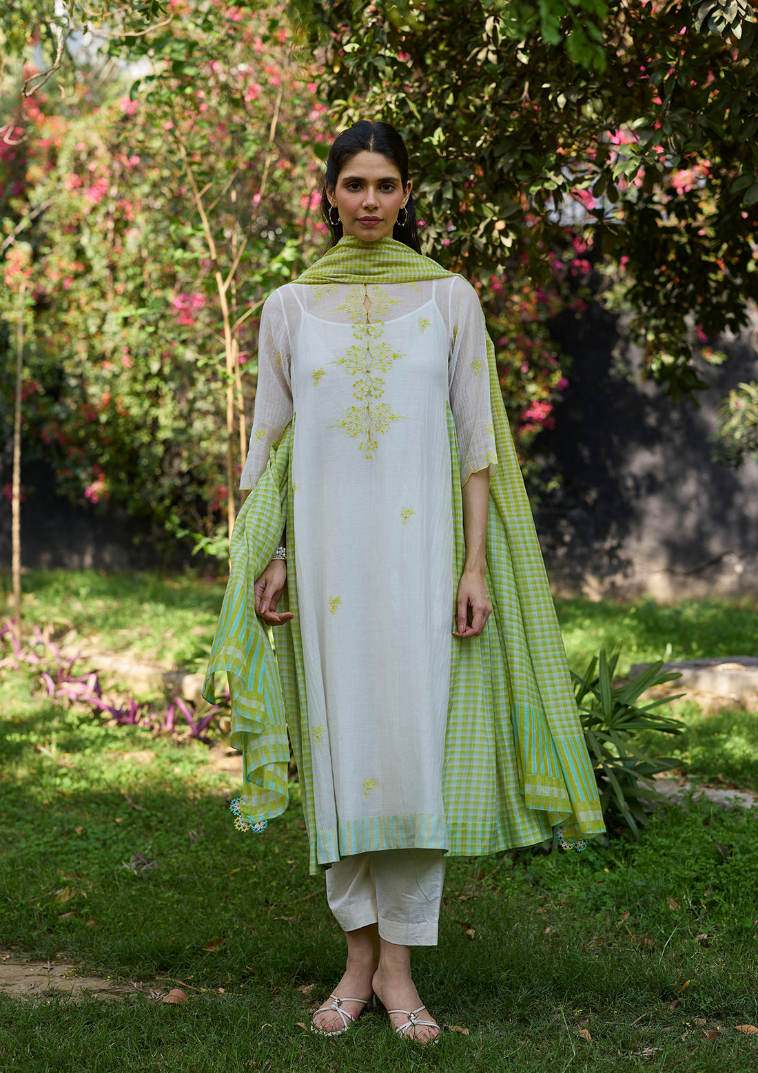 Thread &amp; Bloom Ivory Embroidered Kurta Set